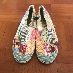 Patterns and Prints Size 8 Keds